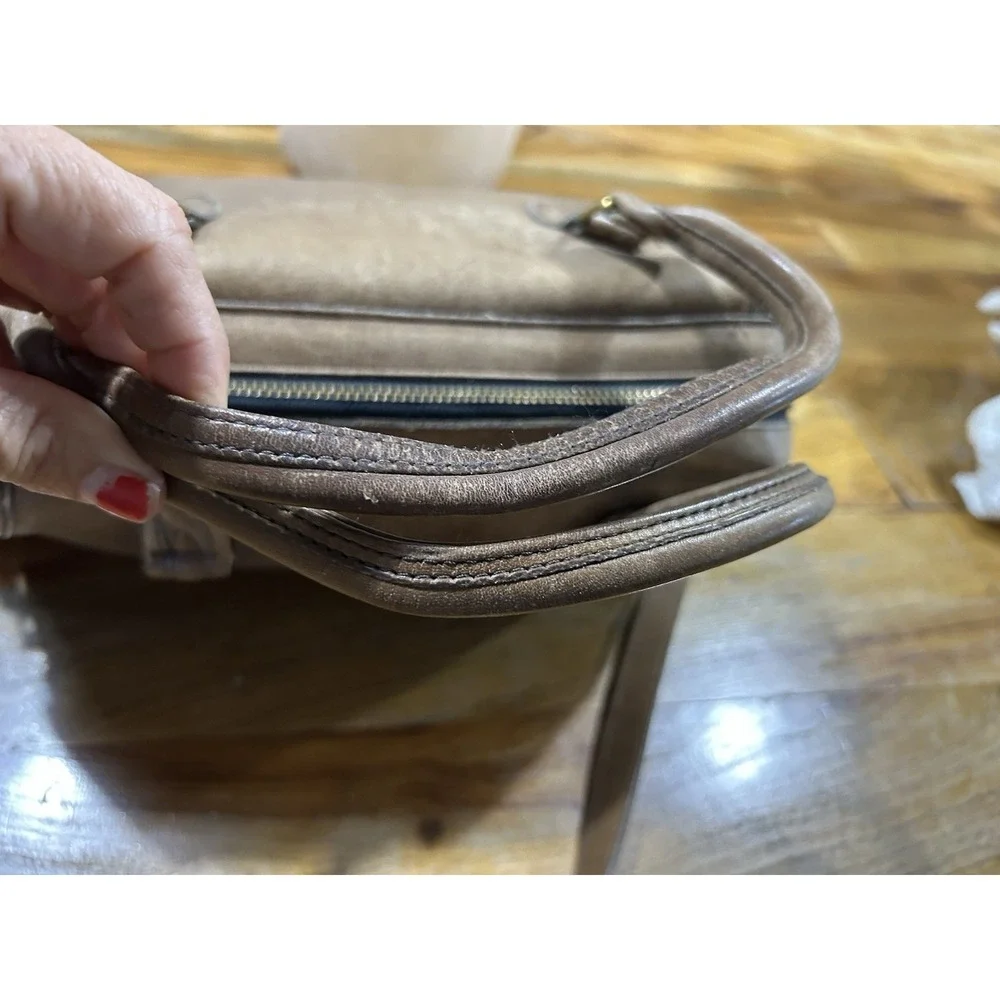 Coach bag has